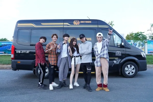 Xe đi bệnh viện limousine vip 9 chỗ dat xe limousine di san bay