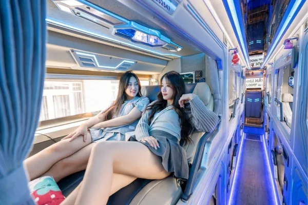 Xe đi bệnh viện limousine vip 9 chỗ xe limousine đi đà lạt