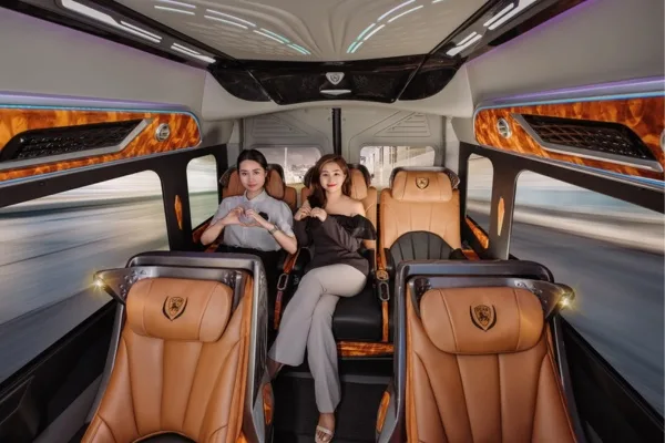 Xe đi bệnh viện limousine vip 9 chỗ xe limousine di san bay
