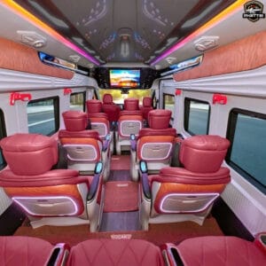 Xe đi bệnh viện limousine vip 9 chỗ Nội thất xe limousine 9 chỗ sang trọng tiện nghi với ghế da rộng và wifi, giúp hành khách đi bệnh viện từ Vũng Tàu lên TP.HCM thoải mái nghỉ ngơi.