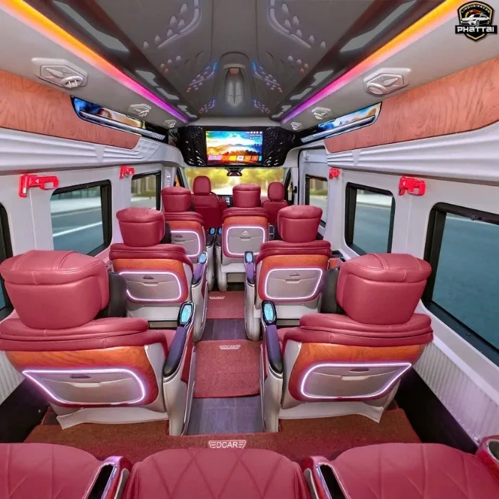 Xe đi bệnh viện limousine vip 9 chỗ Nội thất xe limousine 9 chỗ sang trọng tiện nghi với ghế da rộng và wifi, giúp hành khách đi bệnh viện từ Vũng Tàu lên TP.HCM thoải mái nghỉ ngơi.